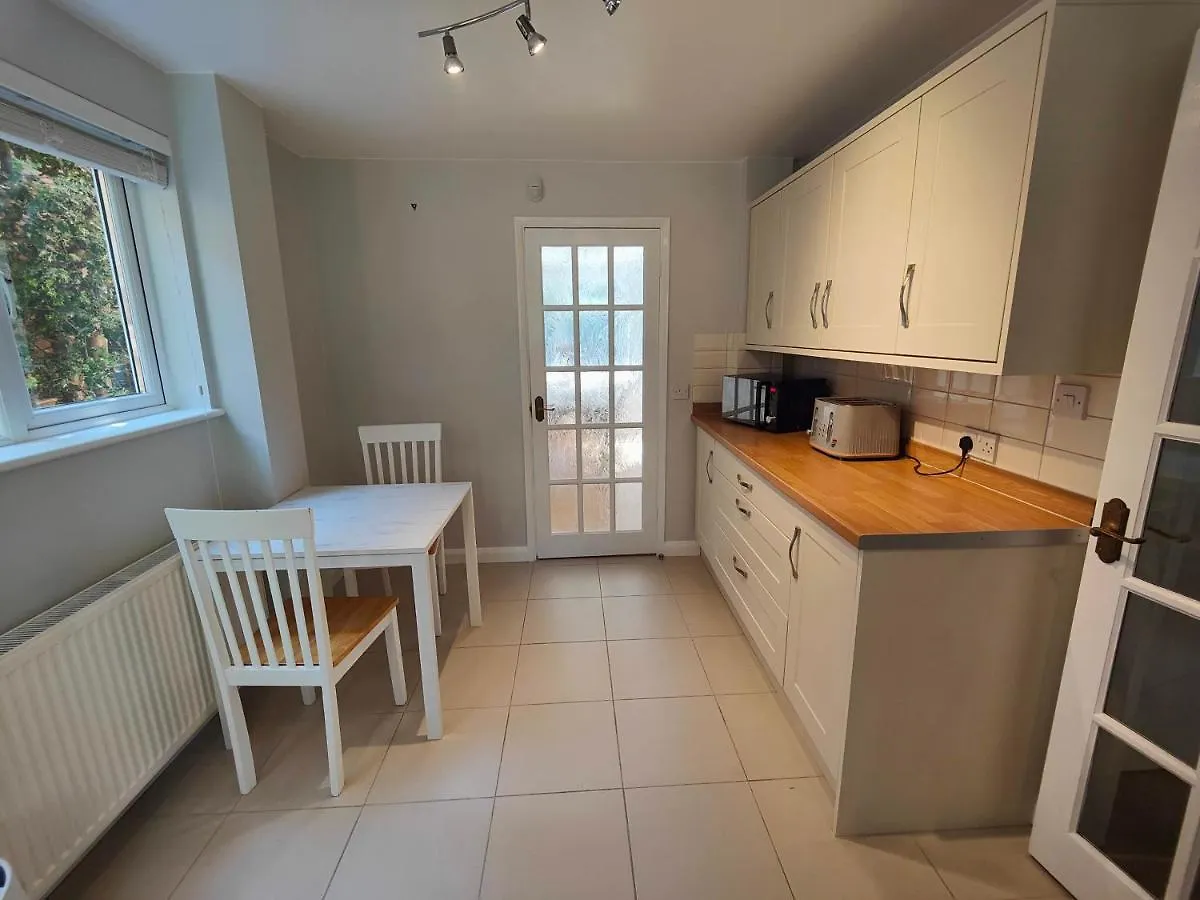Piping Green 5 Bedroom House Winchester