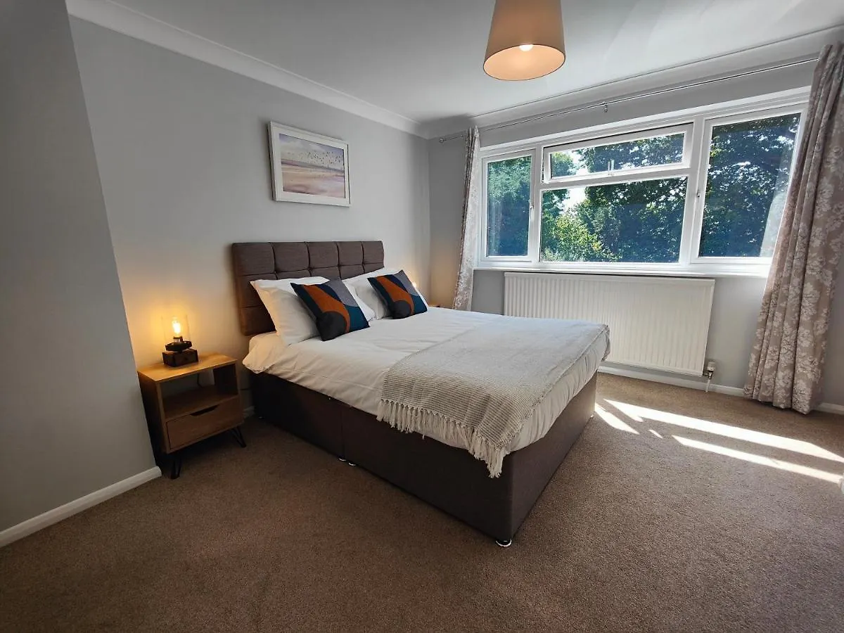 Piping Green 5 Bedroom House Winchester 0*,
