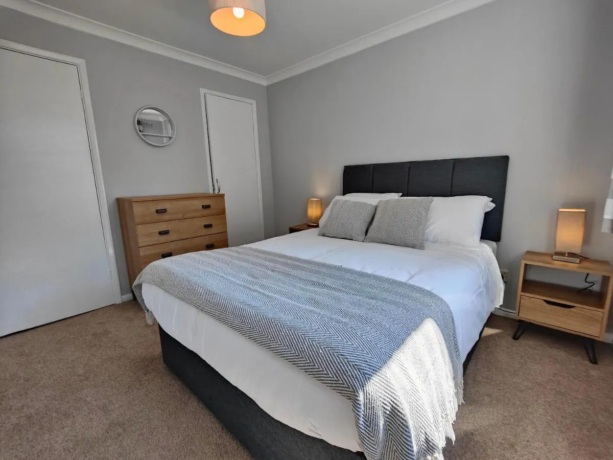 Piping Green 5 Bedroom House Winchester United Kingdom