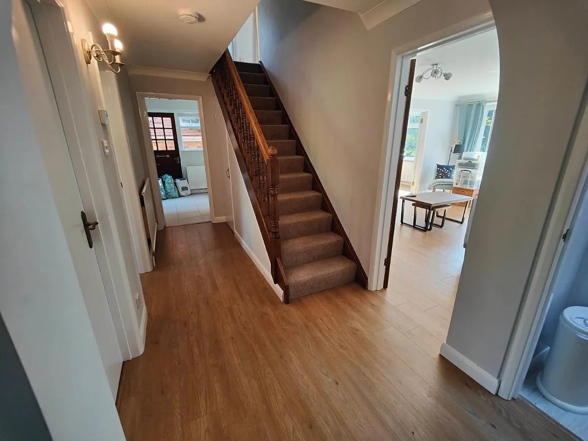 Piping Green 5 Bedroom House Winchester