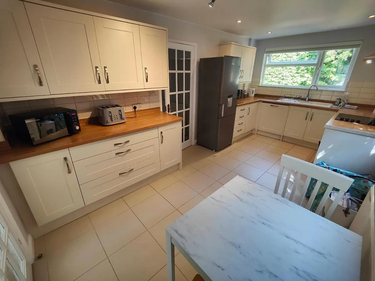 Piping Green 5 Bedroom House Winchester