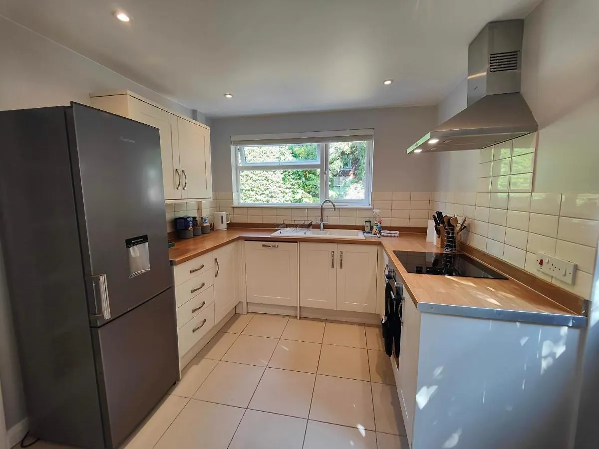 Piping Green 5 Bedroom House Winchester 0*,  Storbritannien