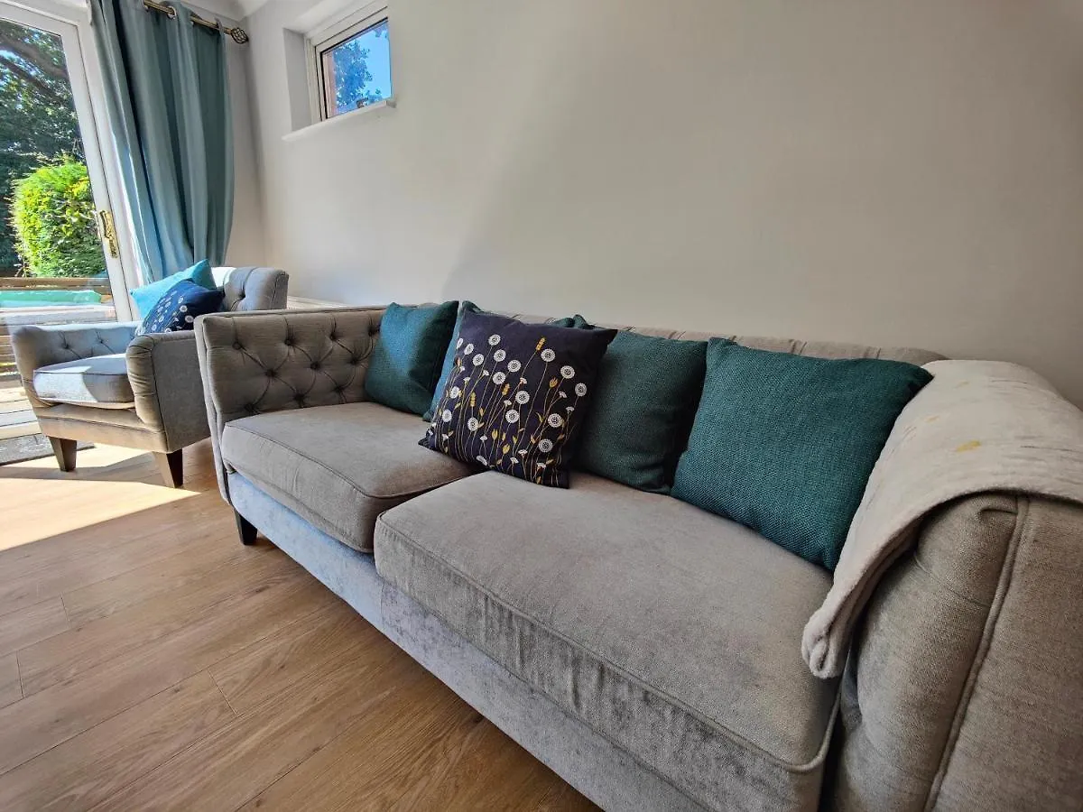 Piping Green 5 Bedroom House Winchester